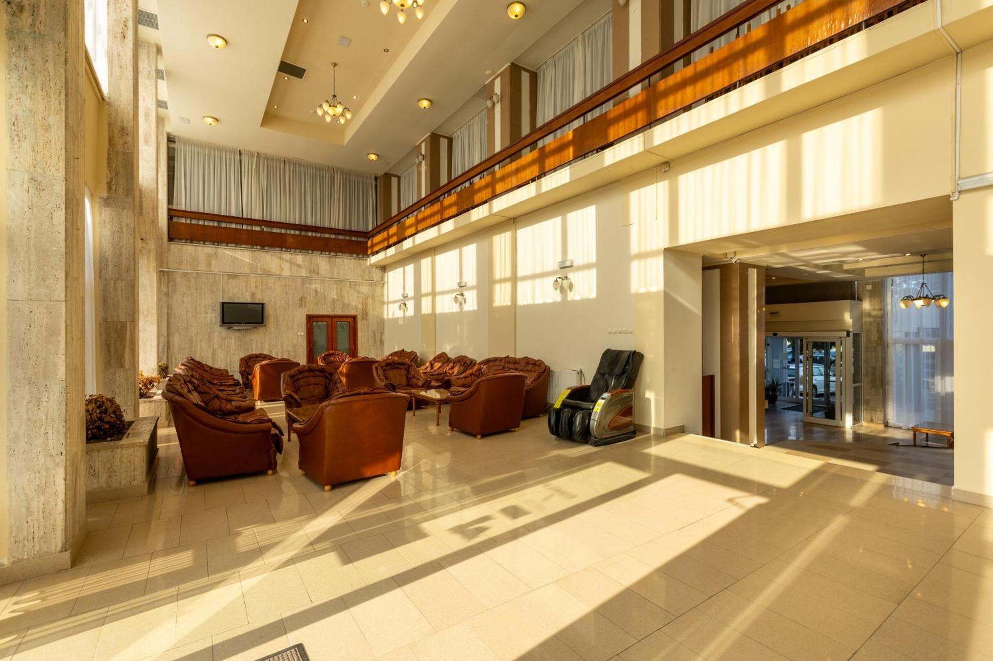 Hotel Comandor Mamaia Exterior foto