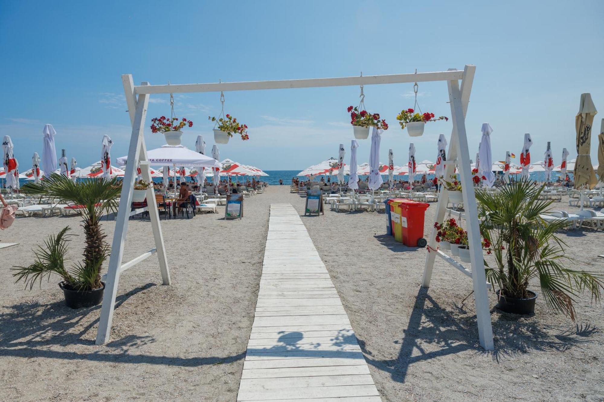 Hotel Comandor Mamaia Exterior foto